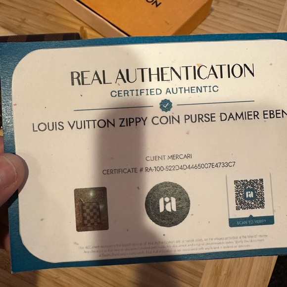 Authentic Louis Vuitton zippy coin purse - Picture 5 of 7